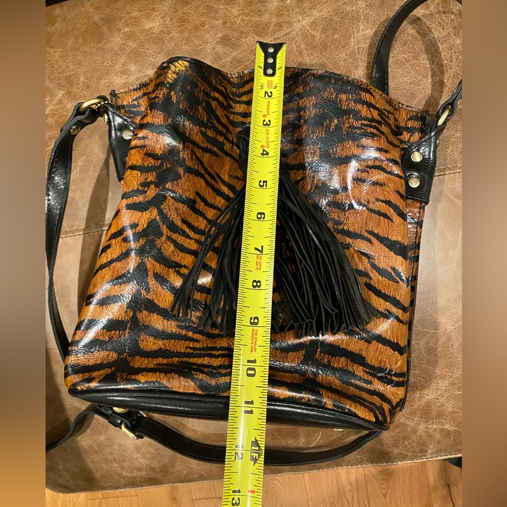 Patricia Nash Leather Acadia Bucket Bag Purse Tiger Print Animal  Crossbody - Picture 8 of 15